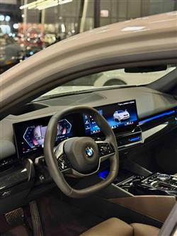 بی ئێم دەبڵیو سیریەس 5